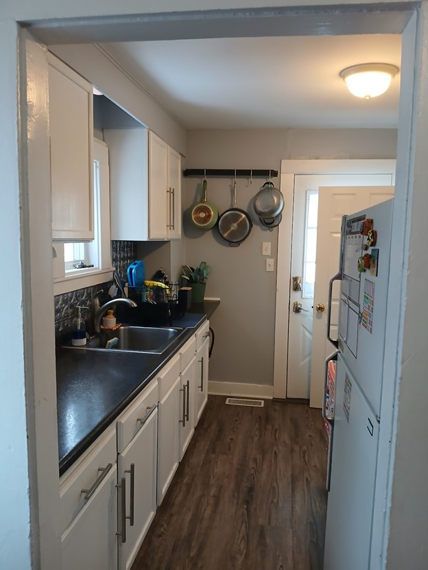 Lakeside- 1 Bed, dining room, kitchen, TV room - Photo 2