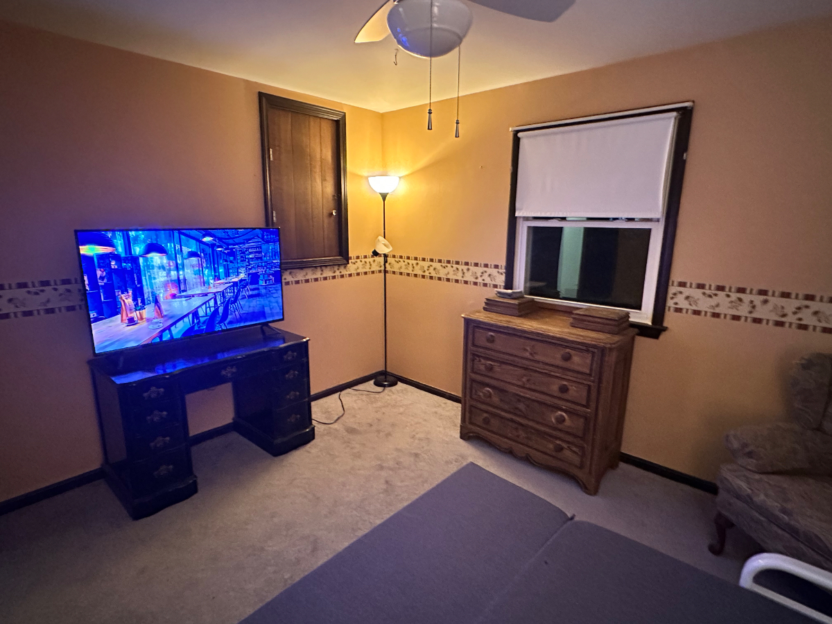 Private room for healthcare travelers - Photo 2