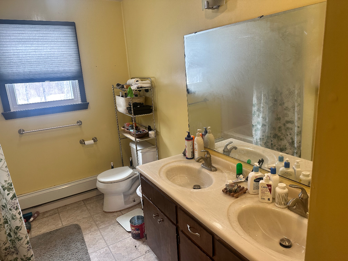 Private room for healthcare travelers - Photo 9