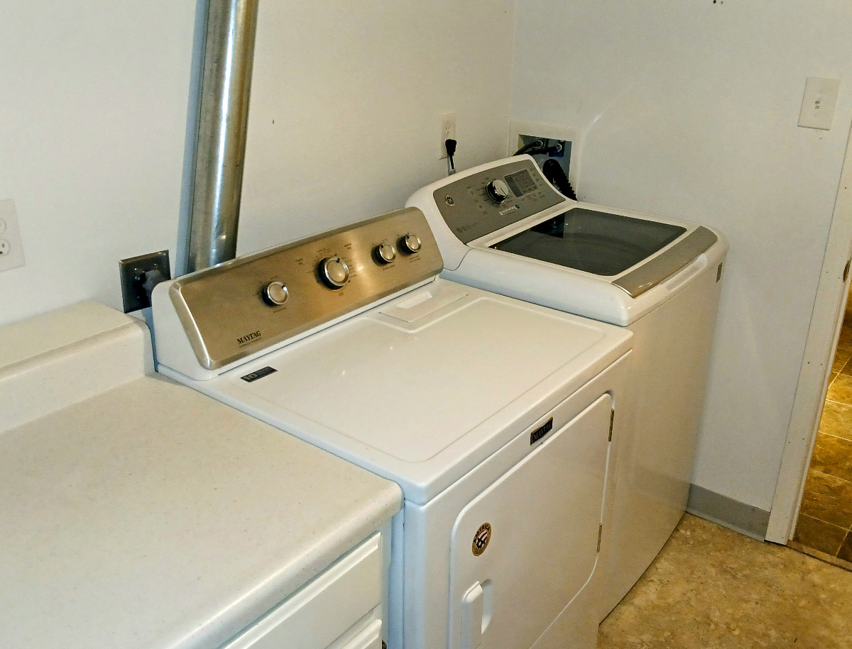 NICE EASTSIDE 1 BEDROOM APARTMENT CLOSE TO EVERYTHING - Photo 11