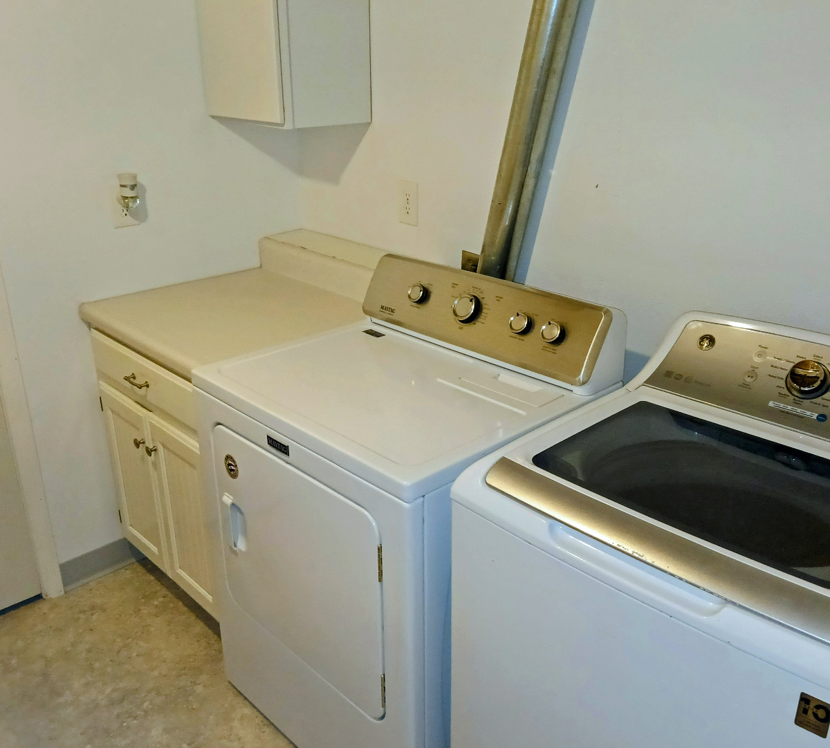 NICE EASTSIDE 1 BEDROOM APARTMENT CLOSE TO EVERYTHING - Photo 10