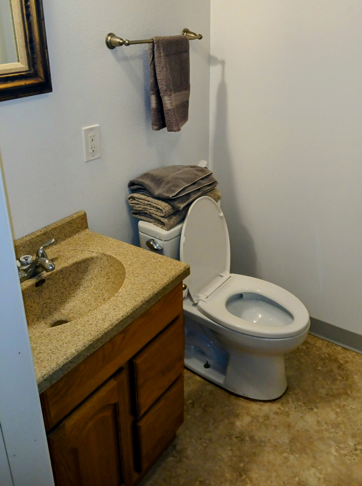 NICE EASTSIDE 1 BEDROOM APARTMENT CLOSE TO EVERYTHING - Photo 12