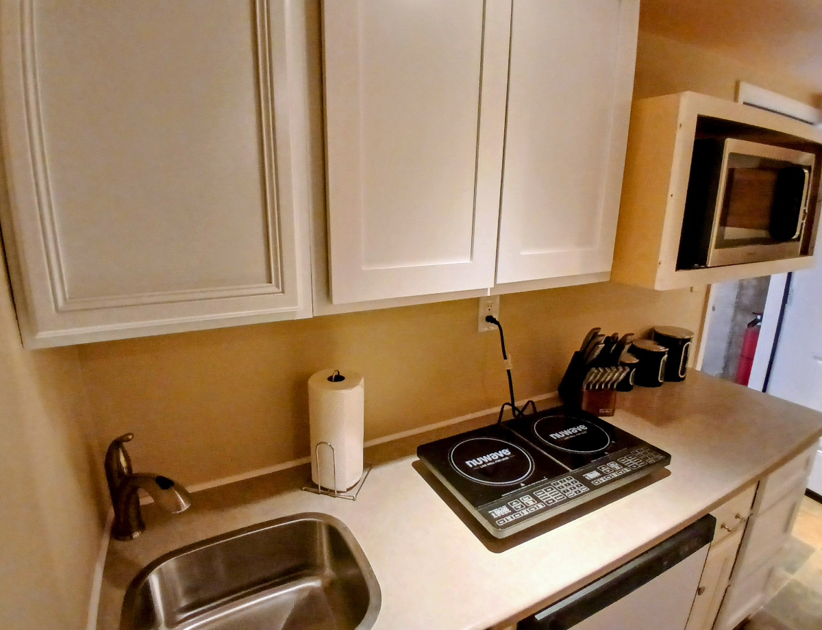 NICE EASTSIDE 1 BEDROOM APARTMENT CLOSE TO EVERYTHING - Photo 8