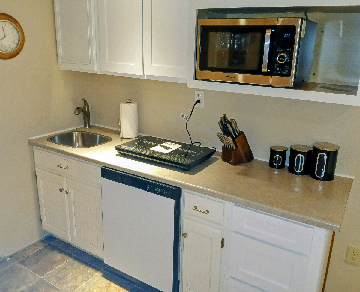 NICE EASTSIDE 1 BEDROOM APARTMENT CLOSE TO EVERYTHING - Photo 7