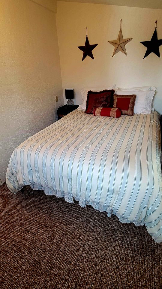 Executive Stay in Greybull - Photo 10