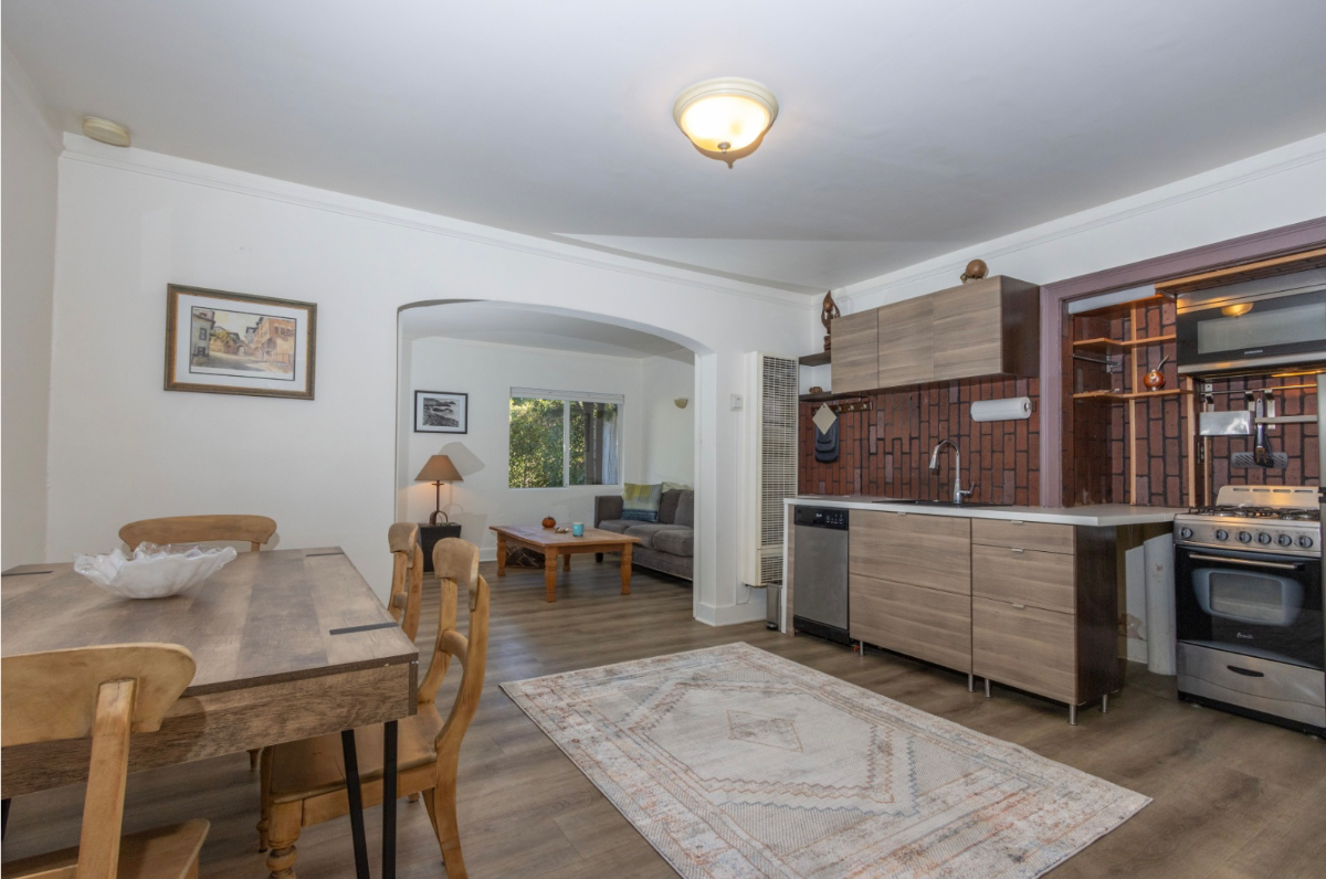 Private 1 bd house in a Prime West Hollywood Location - Photo 1