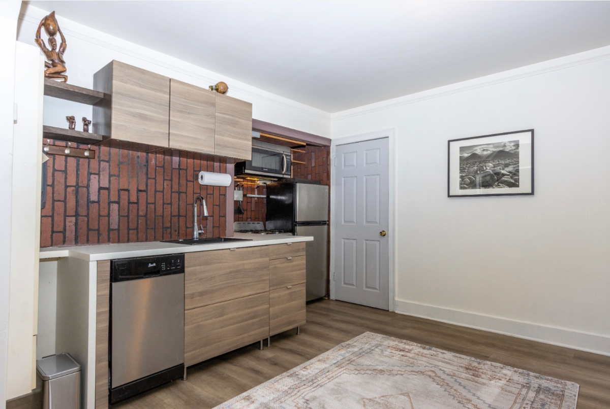 Private 1 bd house in a Prime West Hollywood Location - Photo 4