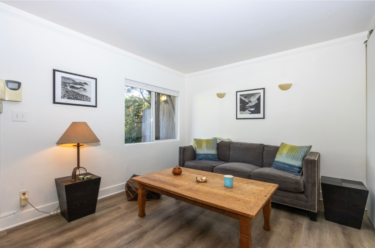 Private 1 bd house in a Prime West Hollywood Location - Photo 3