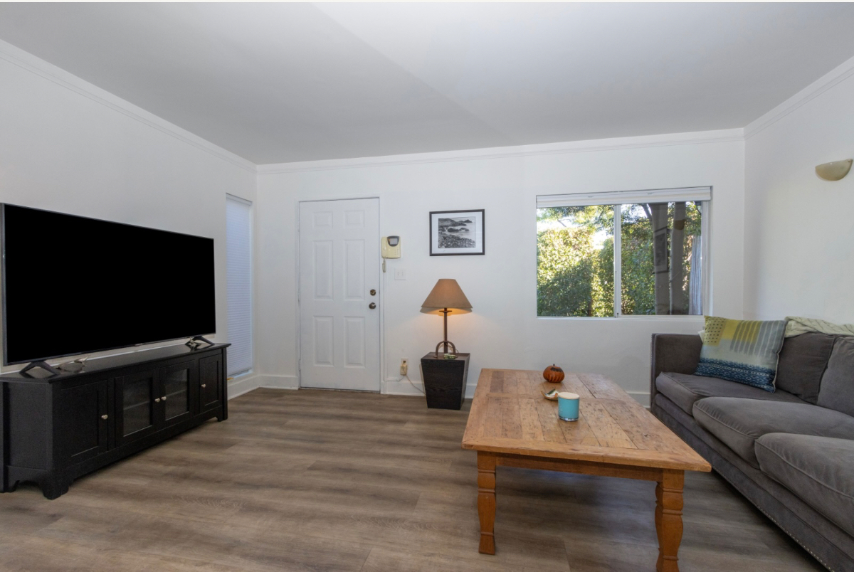 Private 1 bd house in a Prime West Hollywood Location - Photo 2