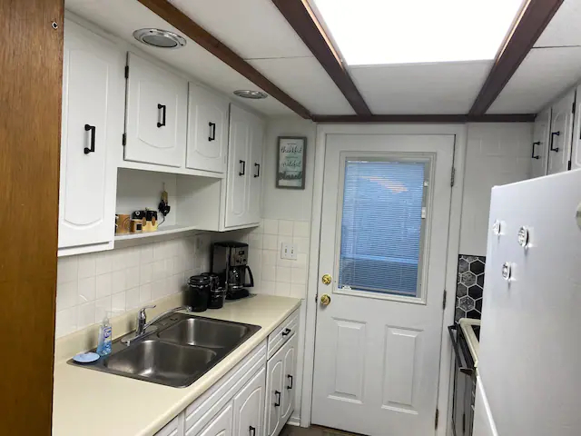 Clean, private, quiet-near hospitals, restaurants, grocery stores and interstate - Photo 3
