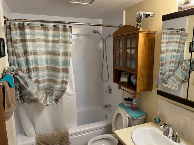 Clean, private, quiet-near hospitals, restaurants, grocery stores and interstate - Photo 5