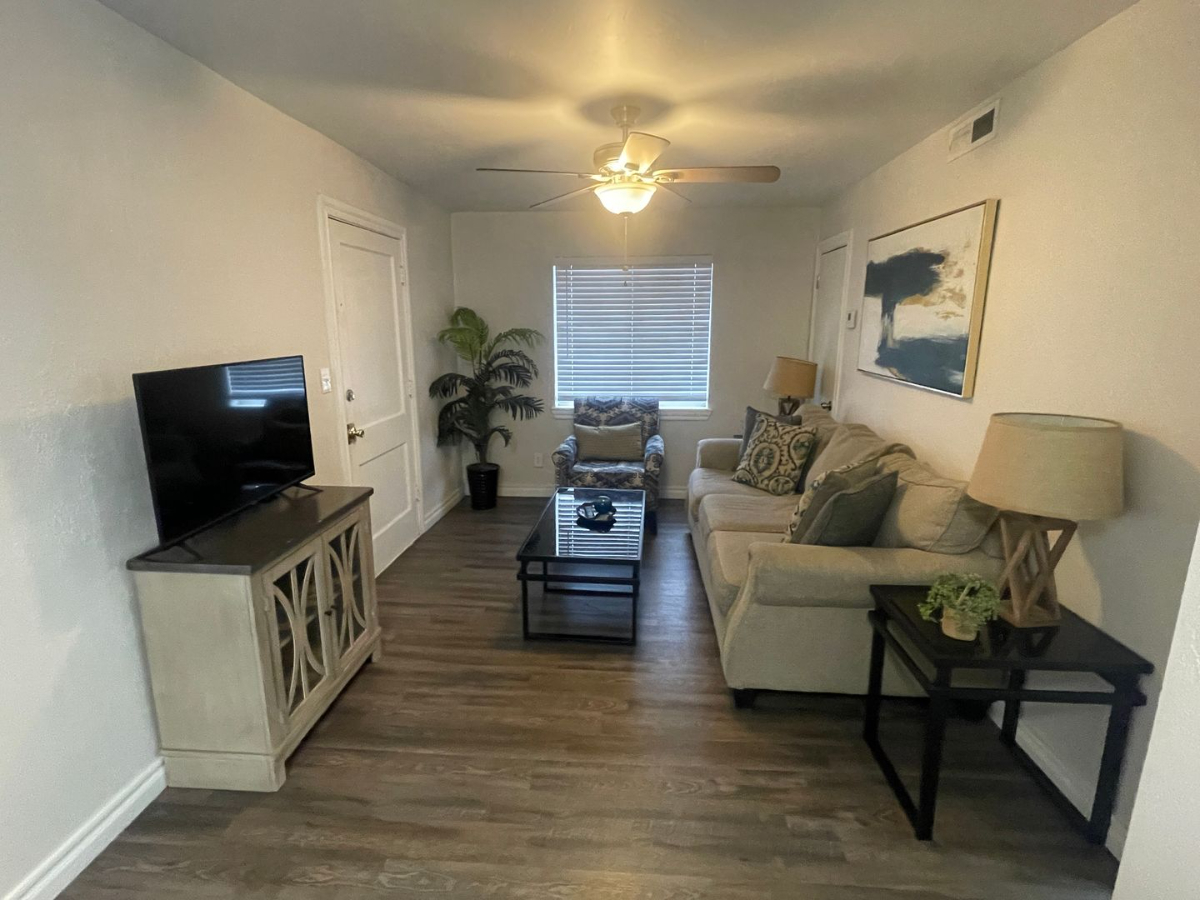 Prime Location - Cozy Apartment steps from Plaza District