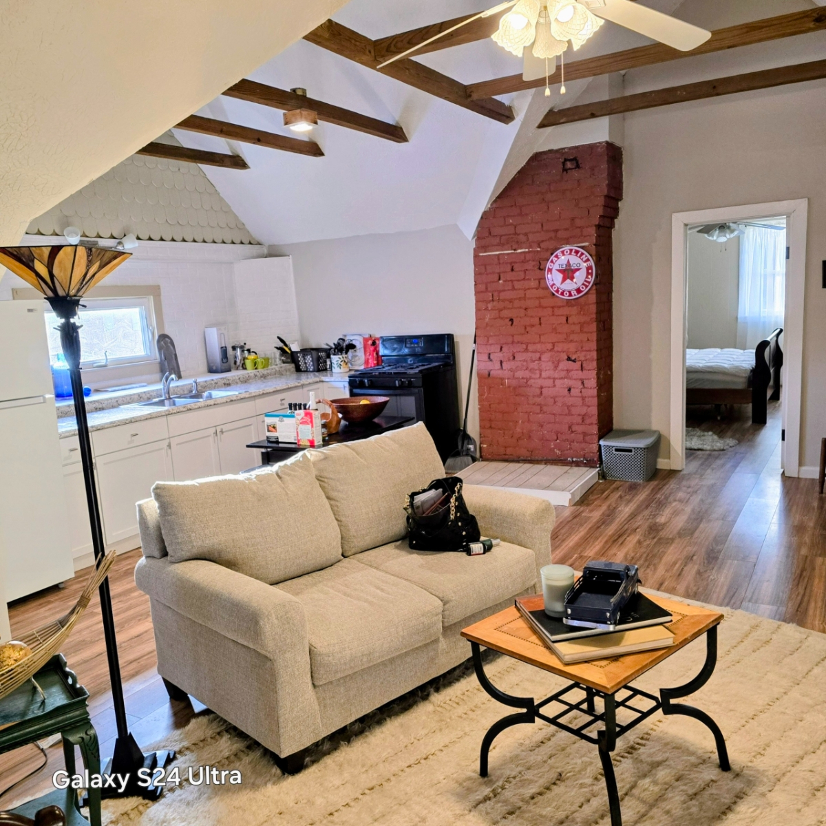 1 bdrm/ba private apt. 5 1/2 blks to hospital in historic district Parkersburg - Photo 2