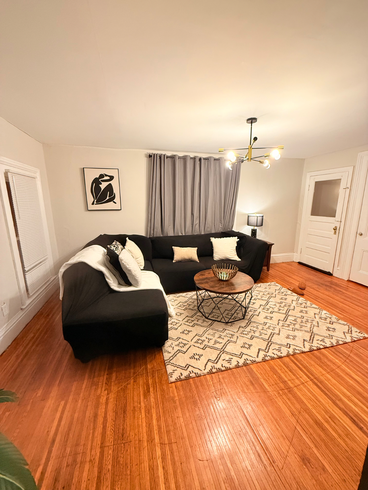 Luxe 2-bedroom apartment close to strong... - Photo 2