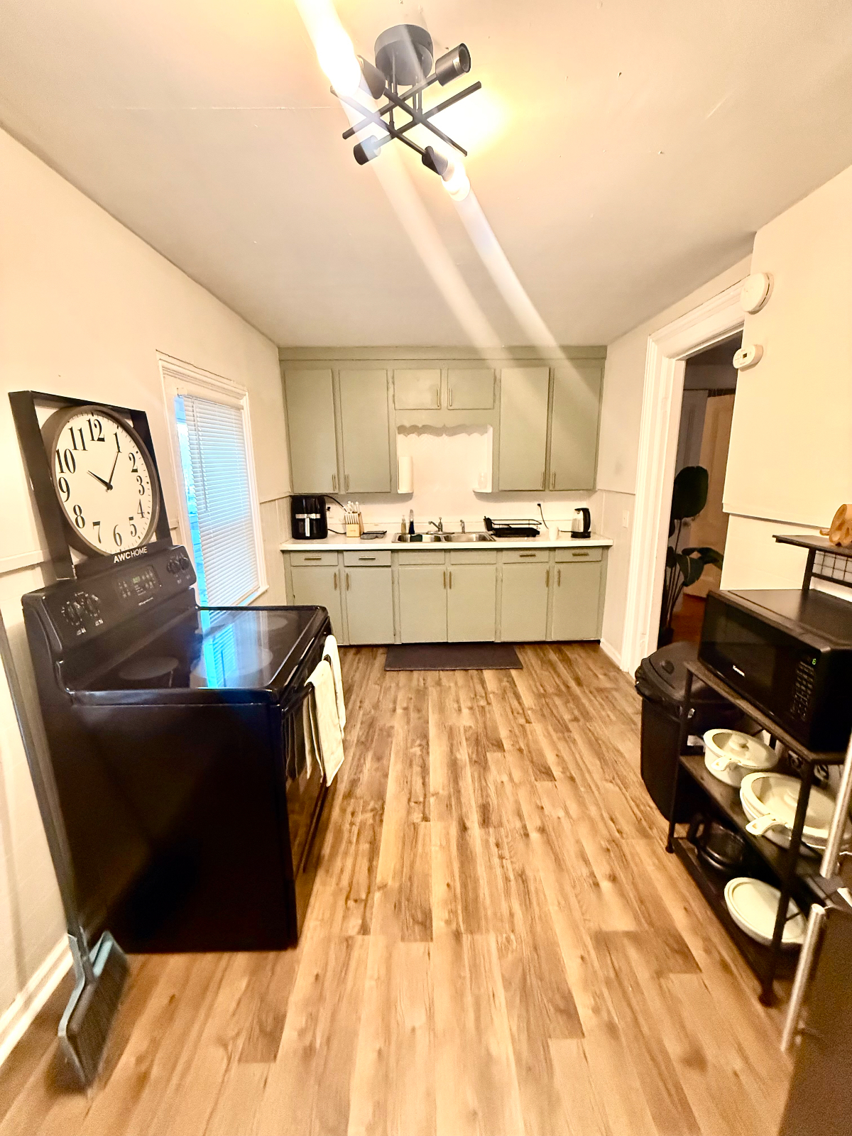 Luxe 2-bedroom apartment close to strong... - Photo 12