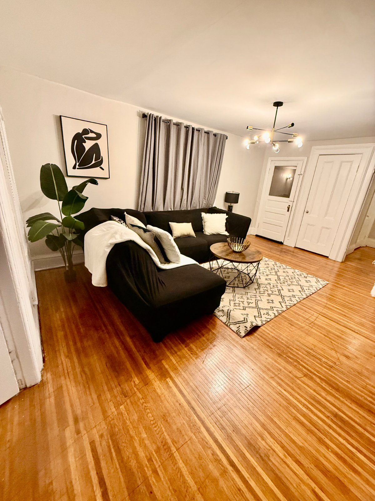 Luxe 2-bedroom apartment close to strong... - Photo 4