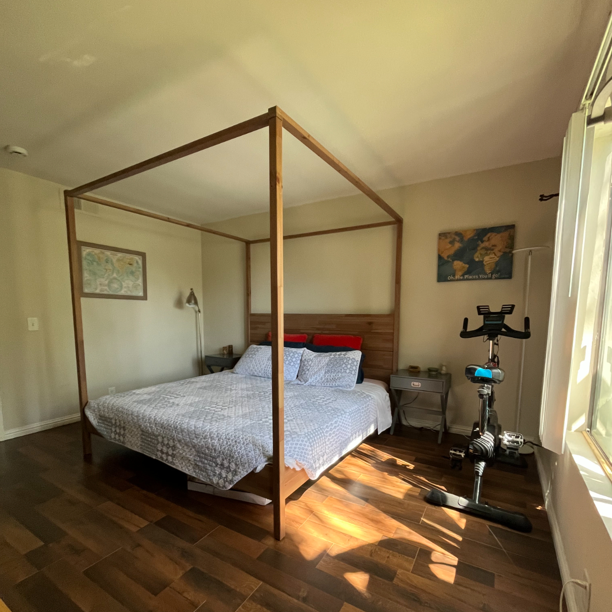 Private Room & Bath w/ Parking Spot in Gated Community - Photo 2
