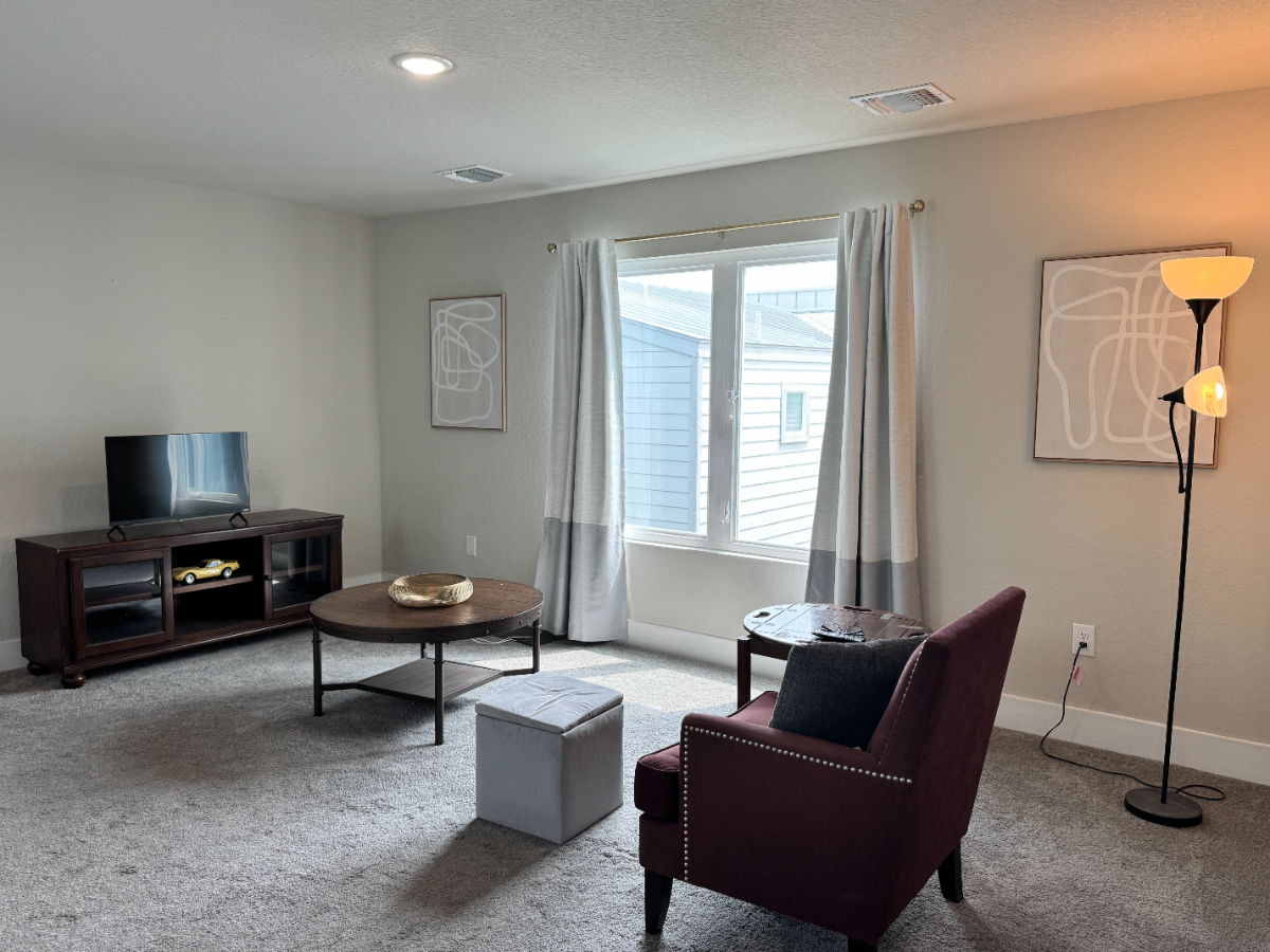 PRIVATE ROOM WITH ENSUITE BATH. Ideal for Travel Nurses, Military | Flexible Lease Terms | 10 Min t - Photo 5