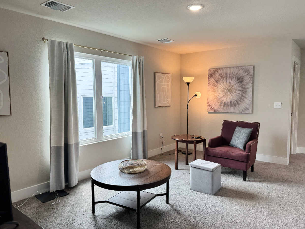 PRIVATE ROOM WITH ENSUITE BATH.  Ideal for Travel Nurses, Military | Flexible Lease Terms | 10 Min t - Photo 7