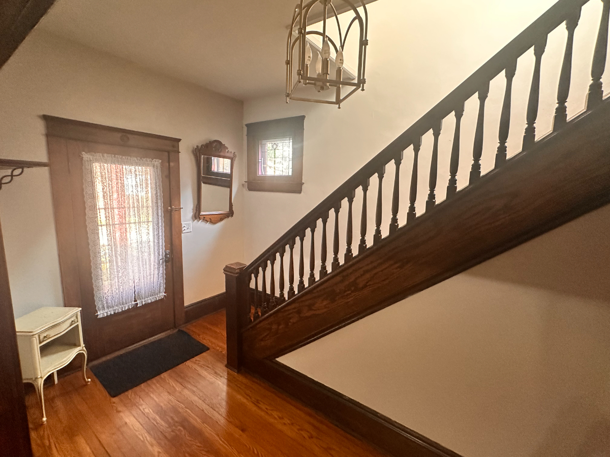 30 Ruffner Ave - 3 bed 2 bath house - steps from riverfront - convenient to CAMC and WVU Medicine Th - Photo 3
