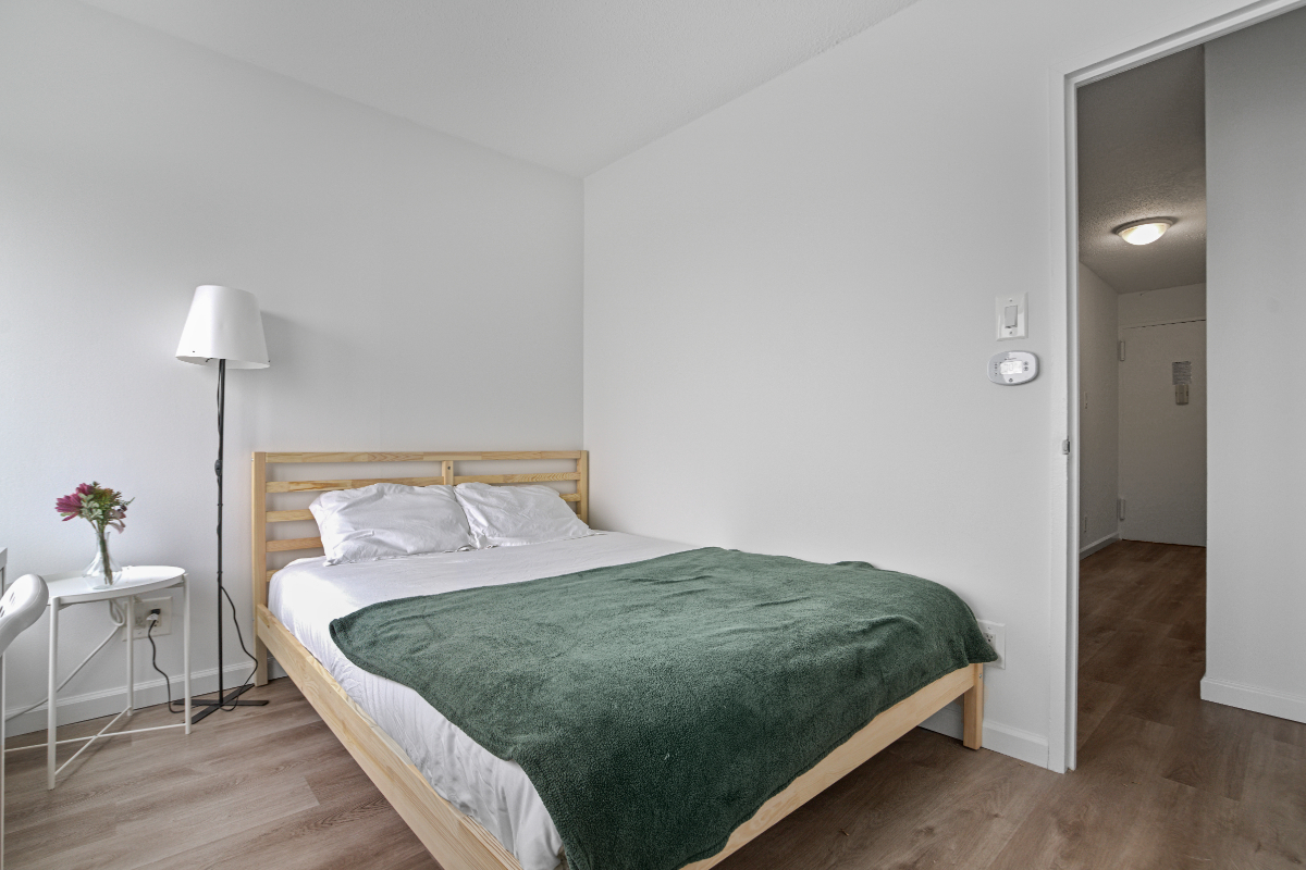 Room in Waterside Plaza - Photo 2
