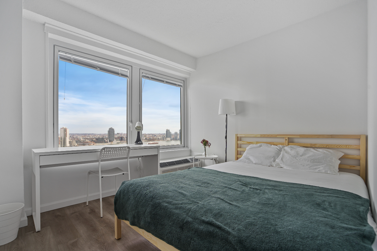 Room in Waterside Plaza - Photo 4
