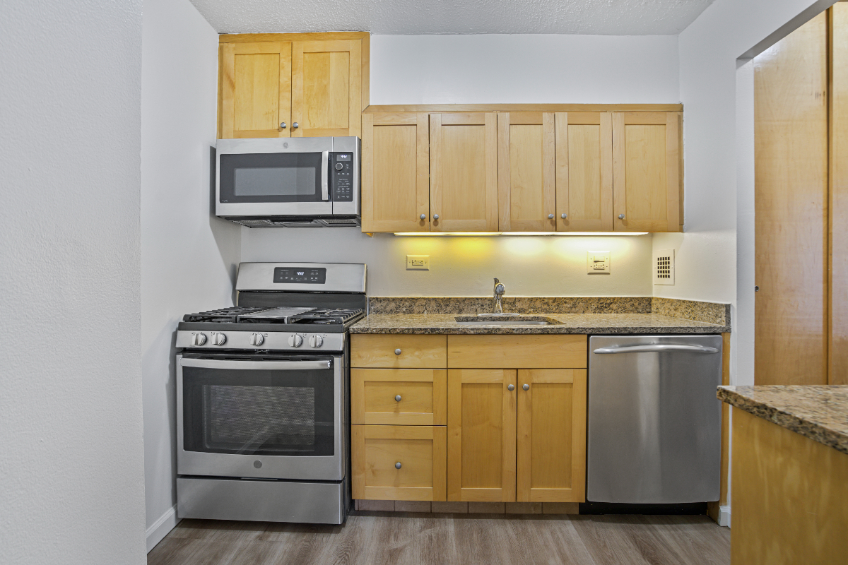 Room in Waterside Plaza - Photo 6
