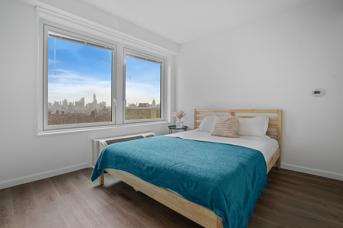 Room in Waterside Plaza - Photo 8