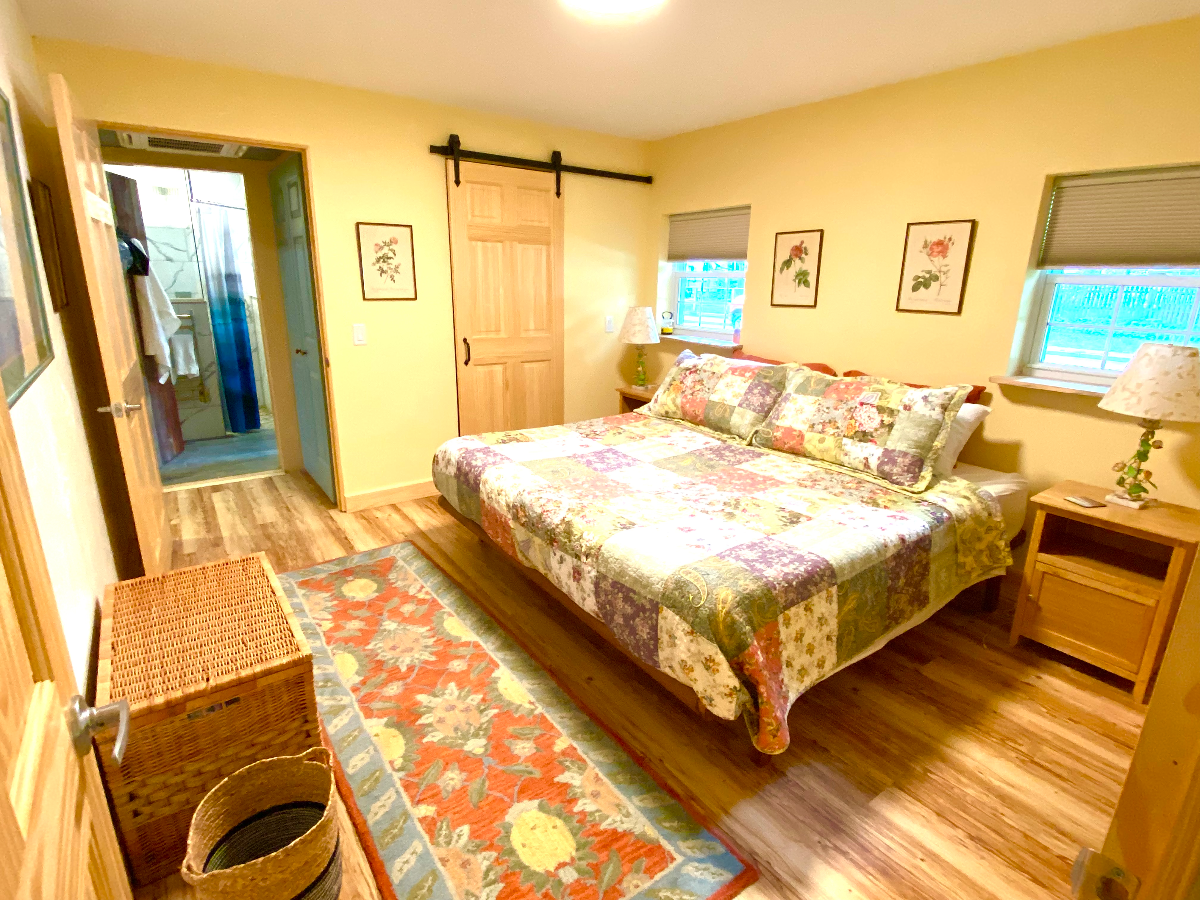 Adorable home on river walk to town - Photo 3