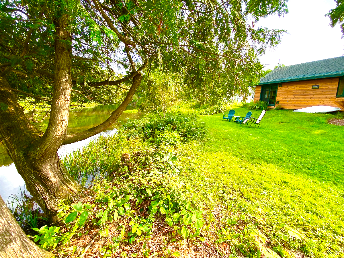 Adorable home on river walk to town - Photo 8