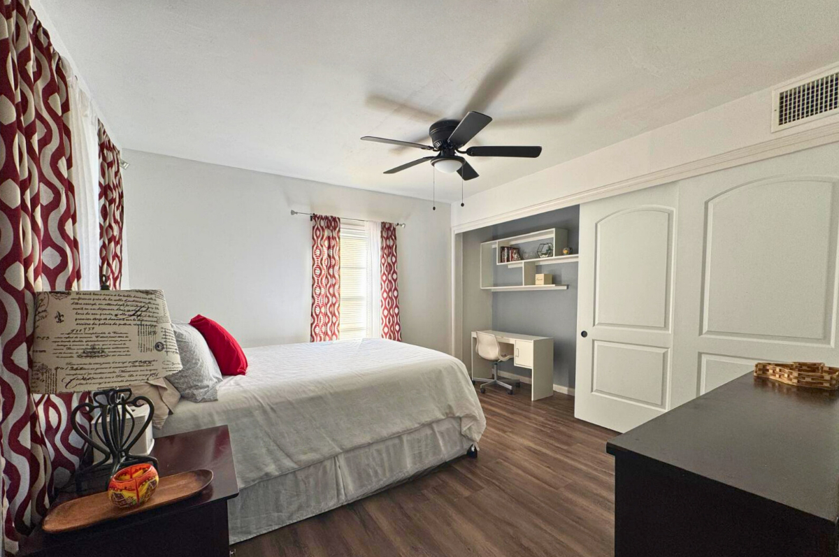 Cozy 3 Bedroom, 2 Bath Home with Relaxing Porch/Yard near Downtown, Space-X, LNG, Beaches - Photo 6