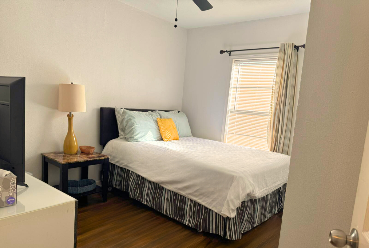 Cozy 3 Bedroom, 2 Bath Home with Relaxing Porch/Yard near Downtown, Space-X, LNG, Beaches - Photo 7
