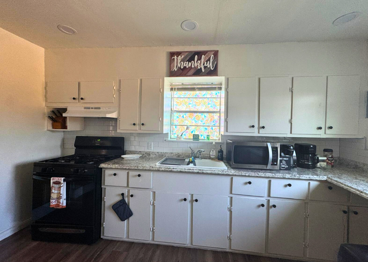 Cozy 3 Bedroom, 2 Bath Home with Relaxing Porch/Yard near Downtown, Space-X, LNG, Beaches - Photo 5