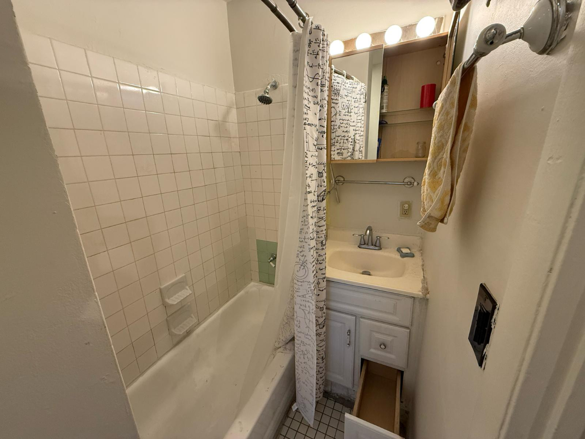 Middle of Manhattan Lowest Price Around Eclectic Old School NYC Apt Brick building hardwood floors W - Photo 4