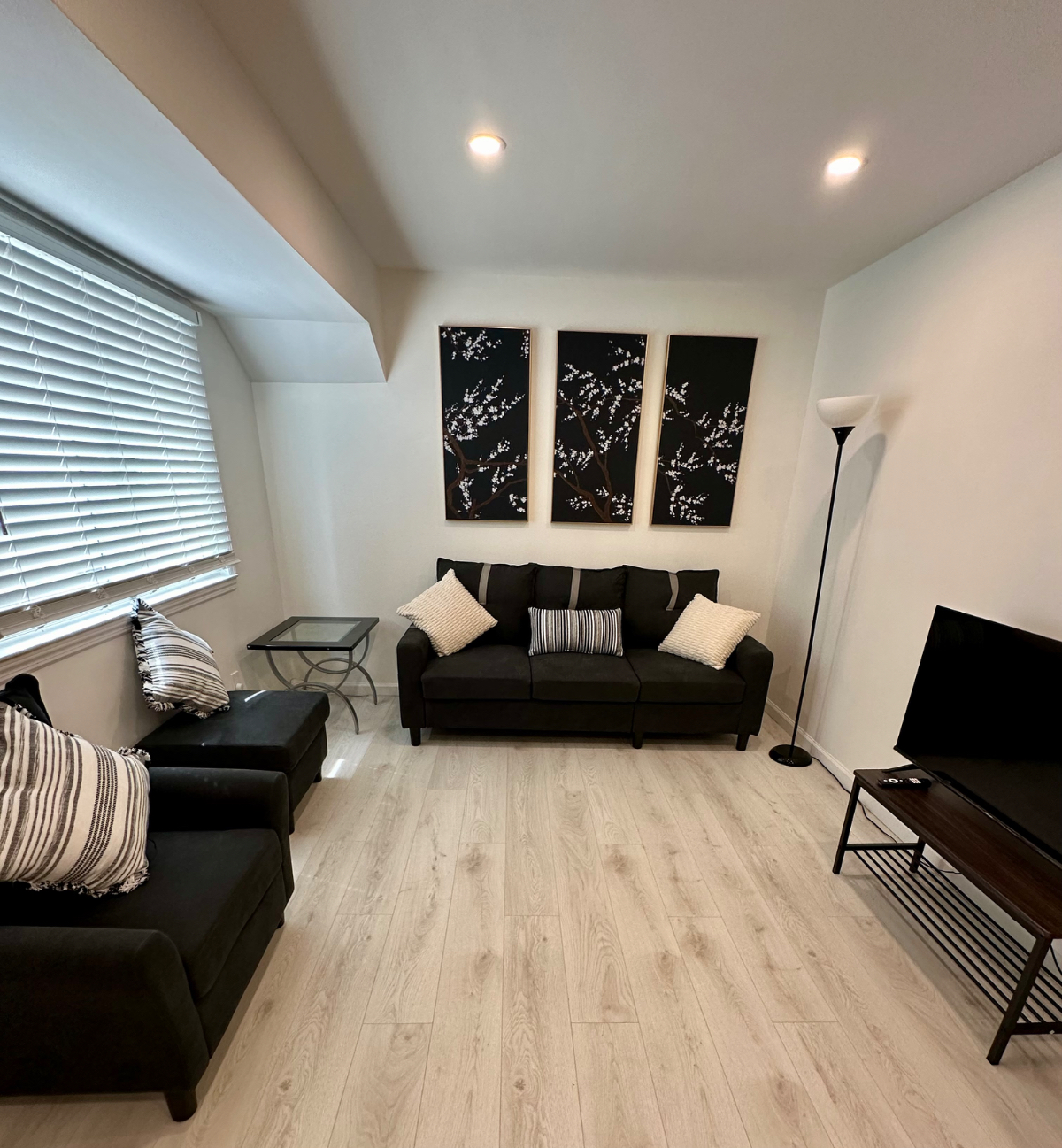 fully renovated home away from home - Photo 2