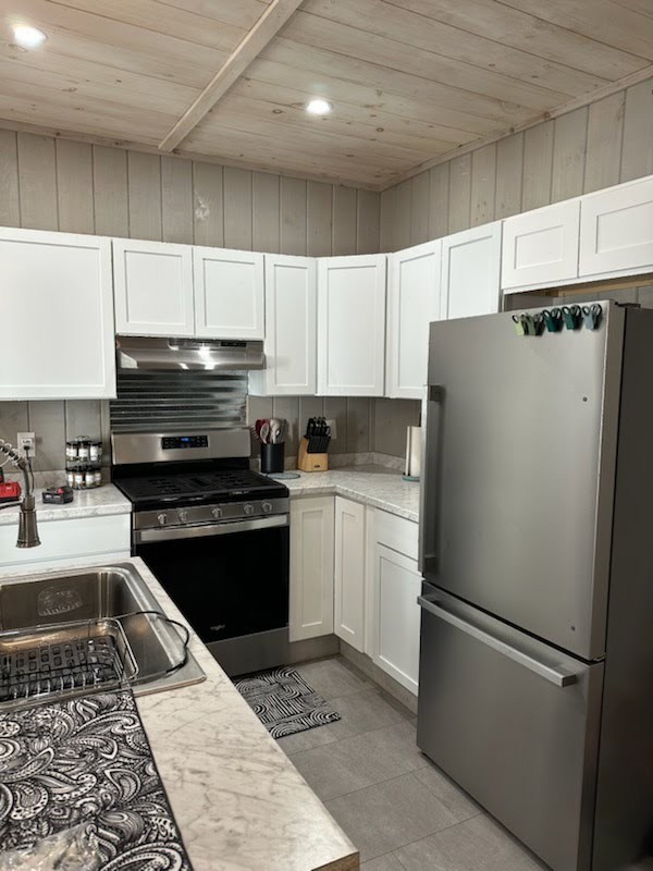 Newly-Renovated home Near Hospitals and Schools - Photo 1