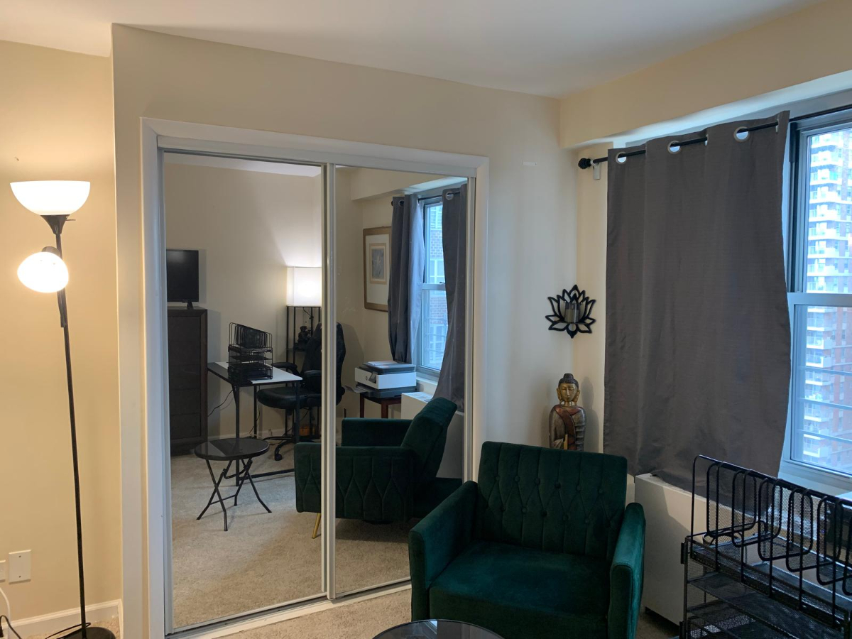 Captivating Urban Oasis - Cozy, Modern Private Rooms in Stylishly Furnished Apartment, Conveniently  - Photo 11