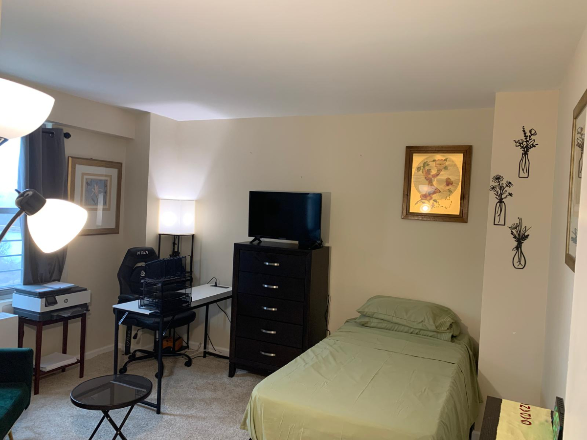 Captivating Urban Oasis - Cozy, Modern Private Rooms in Stylishly Furnished Apartment, Conveniently - Photo 1