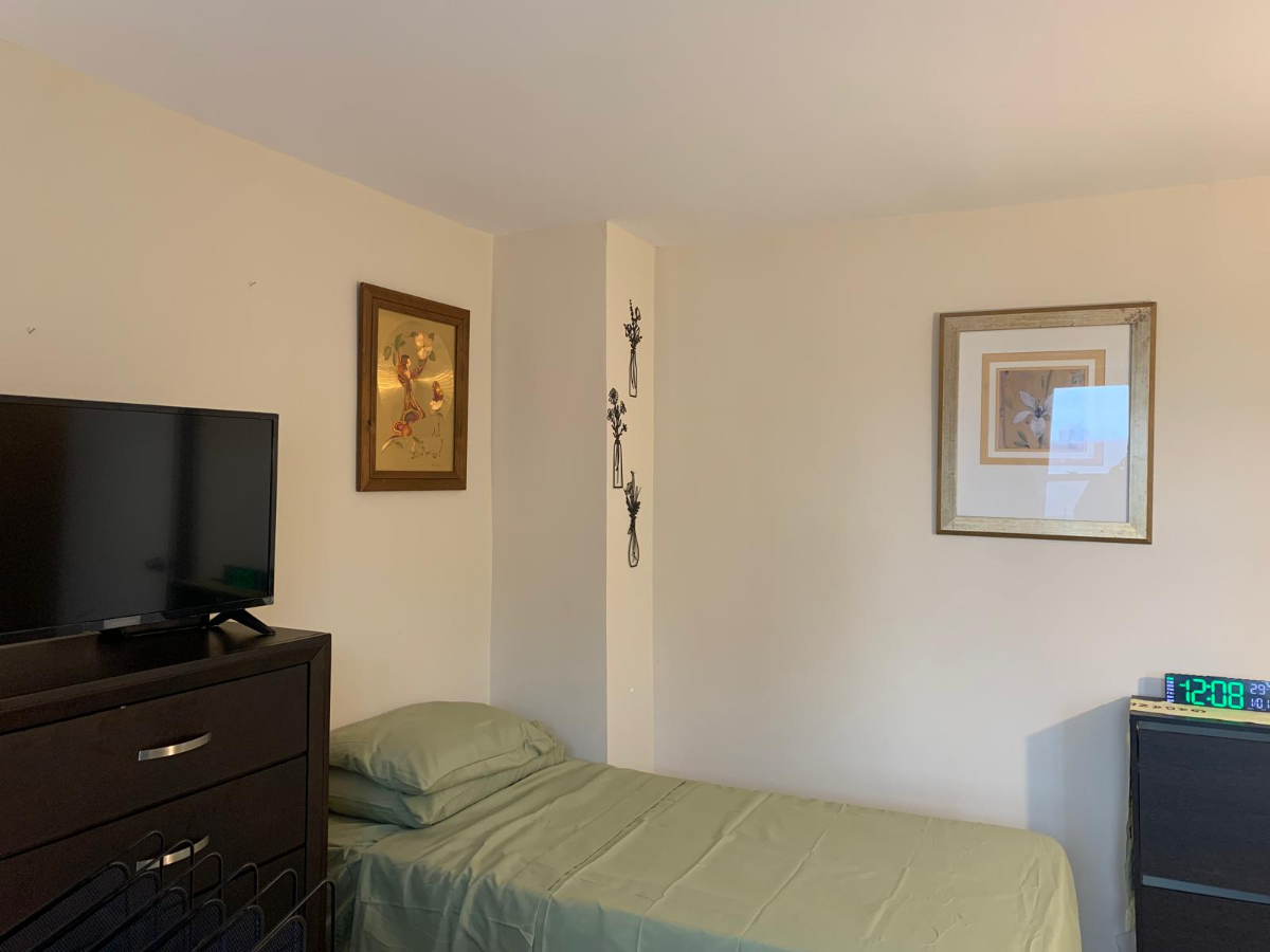 Captivating Urban Oasis - Cozy, Modern Private Rooms in Stylishly Furnished Apartment, Conveniently - Photo 2