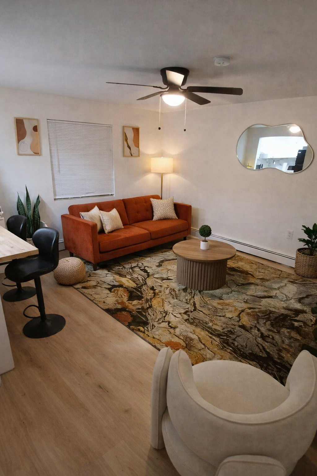 Cozy Furnished 1 Bedroom Apartment in Prime Location . Steps from Hospitals, Shopping, and Restauran - Photo 5