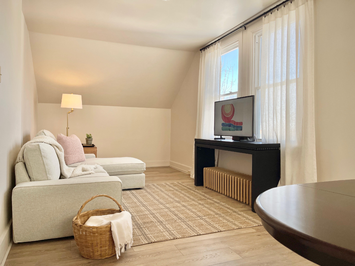 Walk to downtown and work, Newly Renovated 2 Bedroom Top Floor Apt. - Photo 11