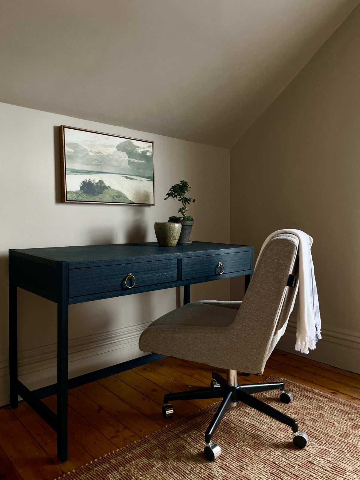 Walk to downtown and work, Newly Renovated 2 Bedroom Top Floor Apt. - Photo 5