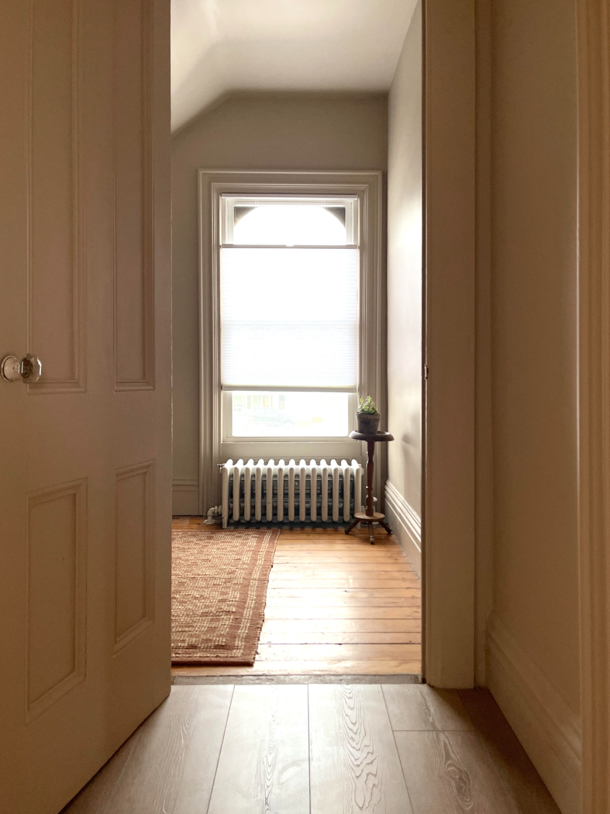 Walk to downtown and work, Newly Renovated 2 Bedroom Top Floor Apt. - Photo 4