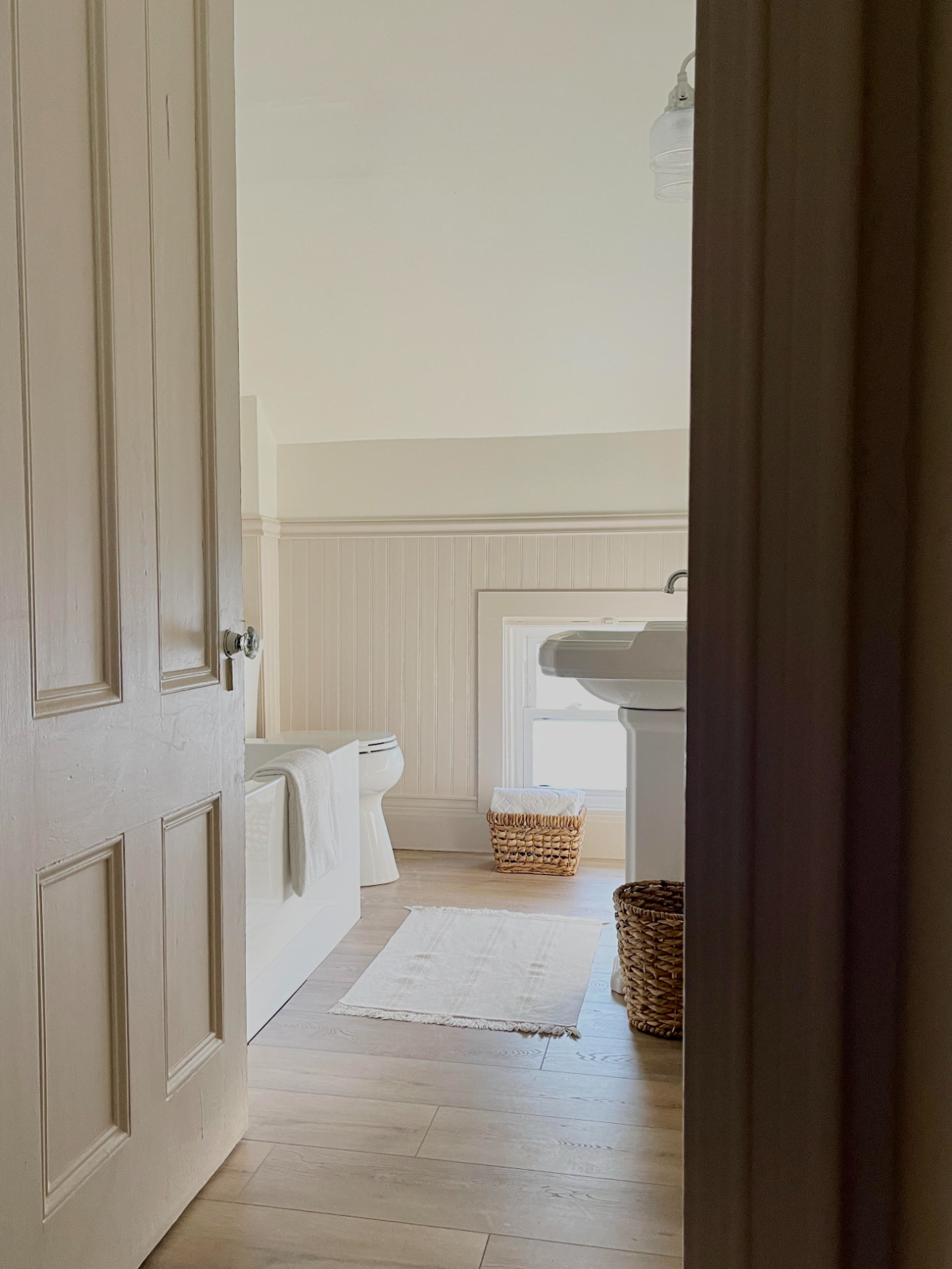 Walk to downtown and work, Newly Renovated 2 Bedroom Top Floor Apt. - Photo 10