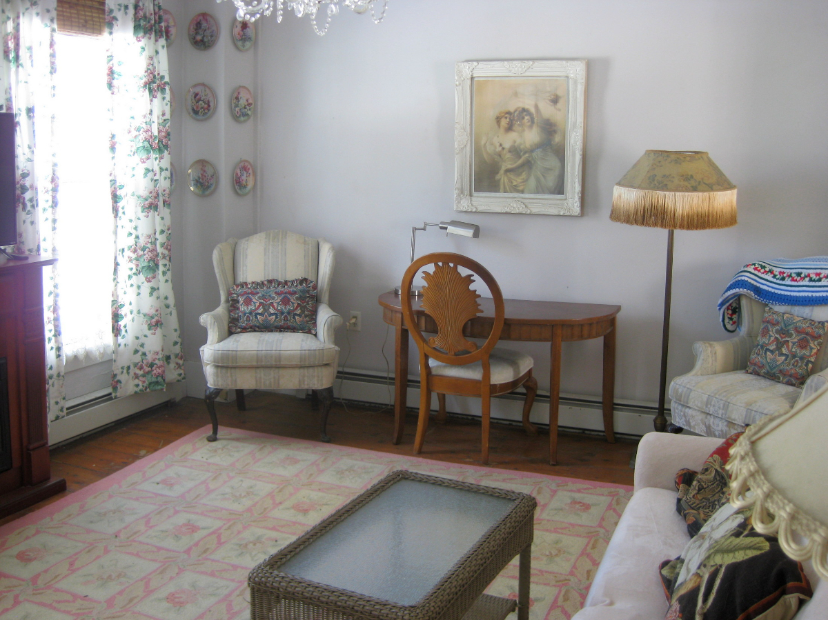 Beautiful Fully Furnished 1 Bedroom Apartment Chester, VT - Photo 2