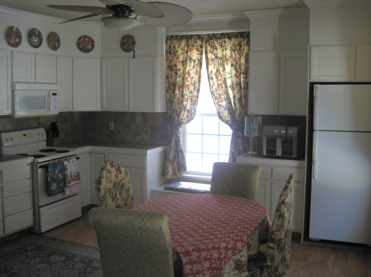 Beautiful Fully Furnished 1 Bedroom Apartment Chester, VT - Photo 5