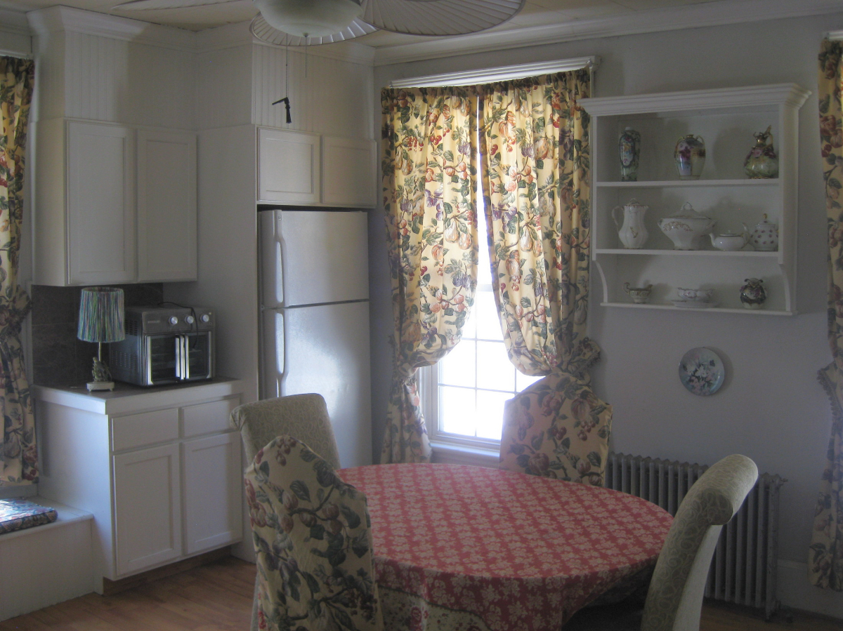 Beautiful Fully Furnished 1 Bedroom Apartment Chester, VT - Photo 6
