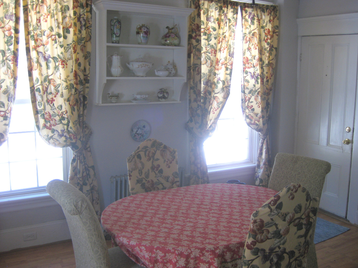 Beautiful Fully Furnished 1 Bedroom Apartment Chester, VT - Photo 4