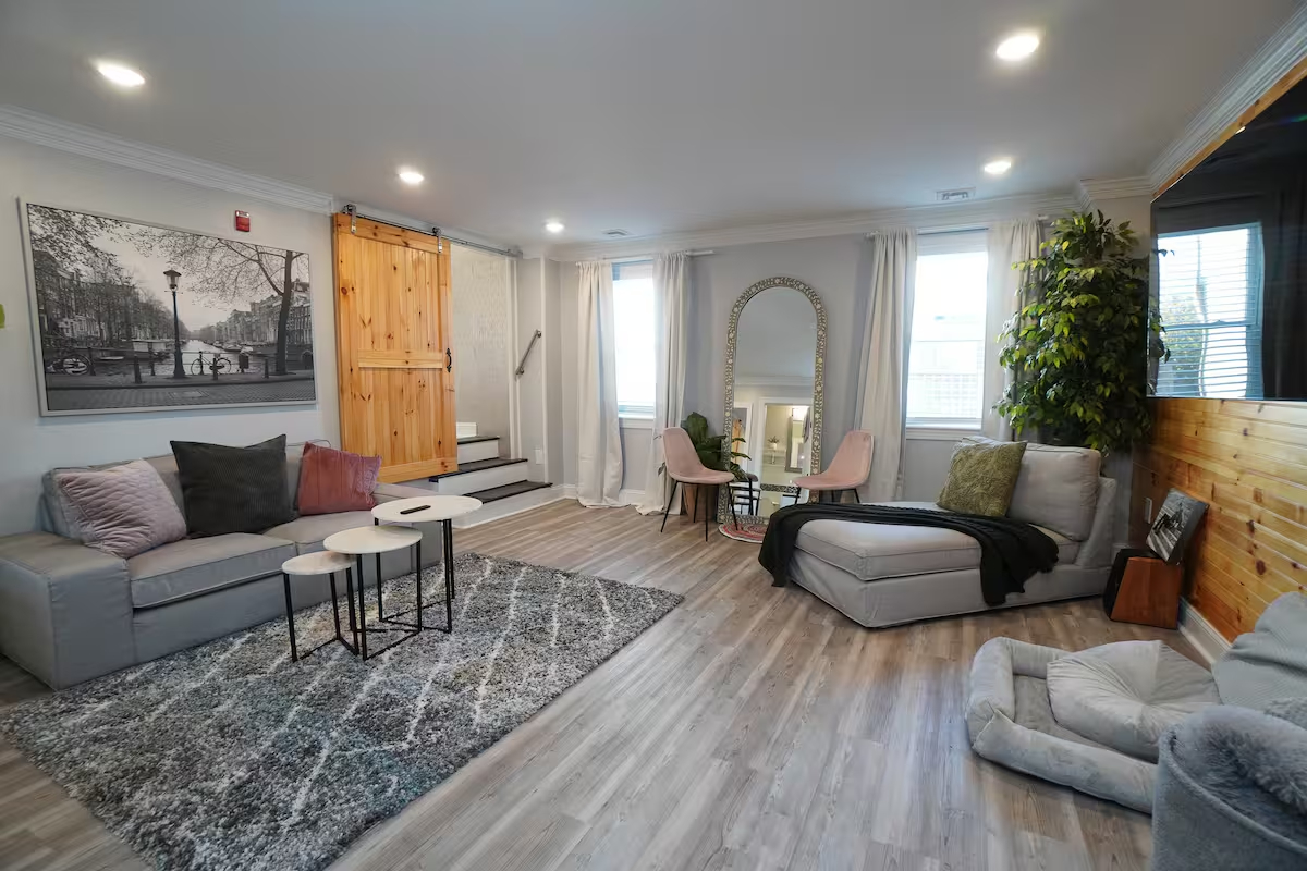 Exquisite and Spacious Skyline View Apartment