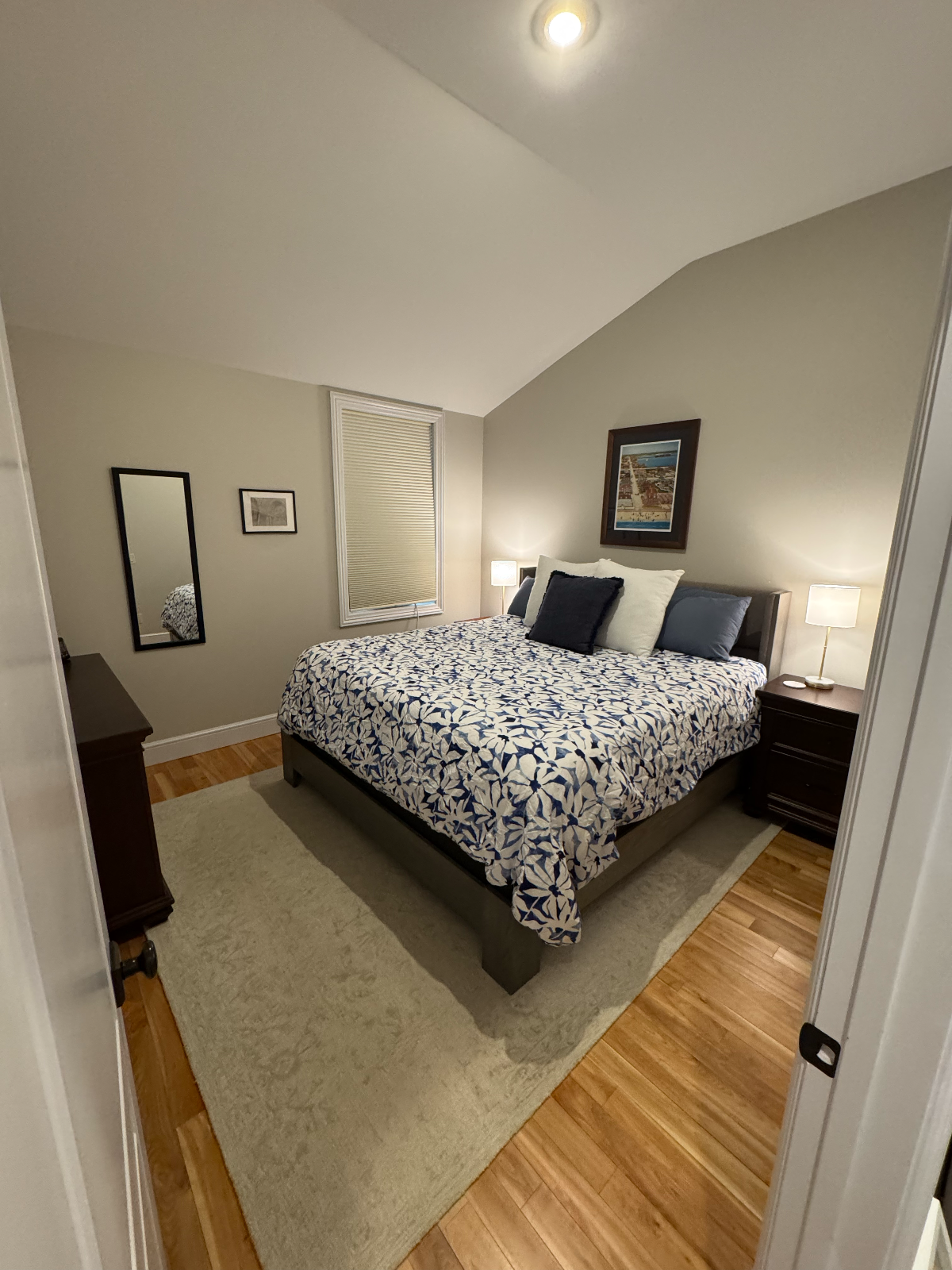 Lakefront One Bedroom Apt With Balcony - Photo 10